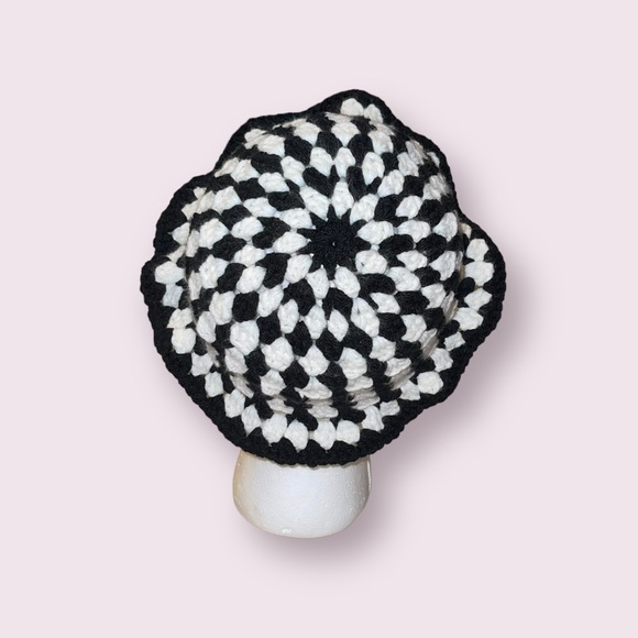 Granny stitch bucket hat - Picture 4 of 5